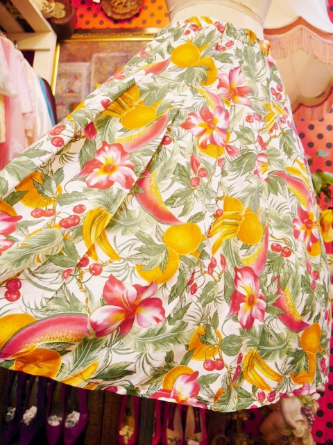 ヨーロッパ古着レトロボタニカルフルーツ柄スカート | 大阪・阿部野の