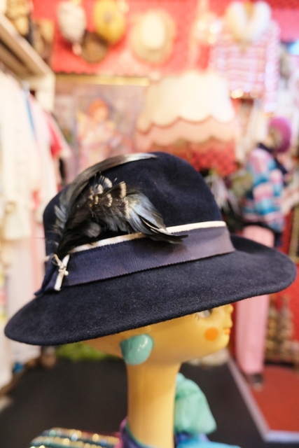ヨーロッパ古着スイス製フェザー付レトロモダン帽子 | 大阪・阿部野のヨーロッパレディース古着Gogh