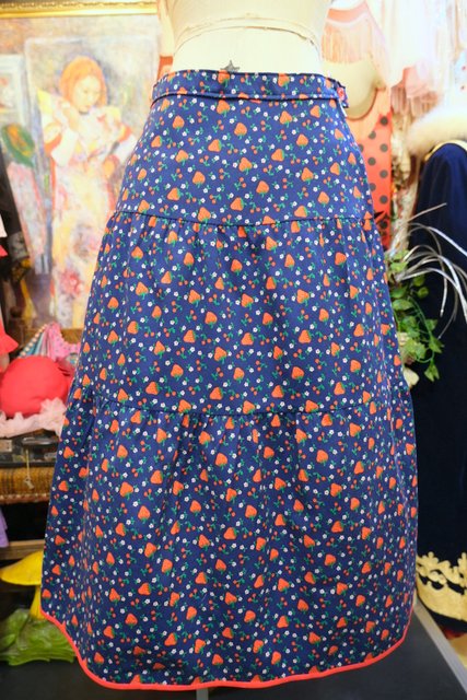 ヨーロッパ古着60s70sレトロポップイチゴ柄スカート | 大阪・阿部野の 