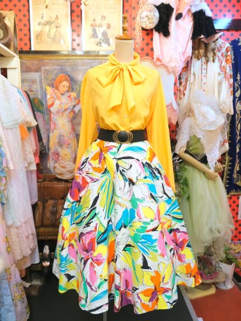 ヨーロッパ古着80sカラフルアート花柄スカート | 大阪・阿部野の 
